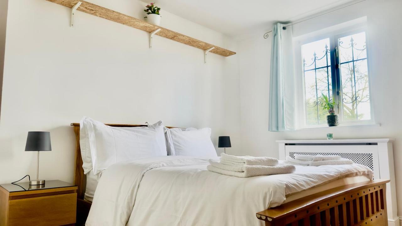 Amazing Location - City Of London- 2 Bedroom Stunning Canal View House With Private Garden,Parking & Balcony Londres Exterior foto