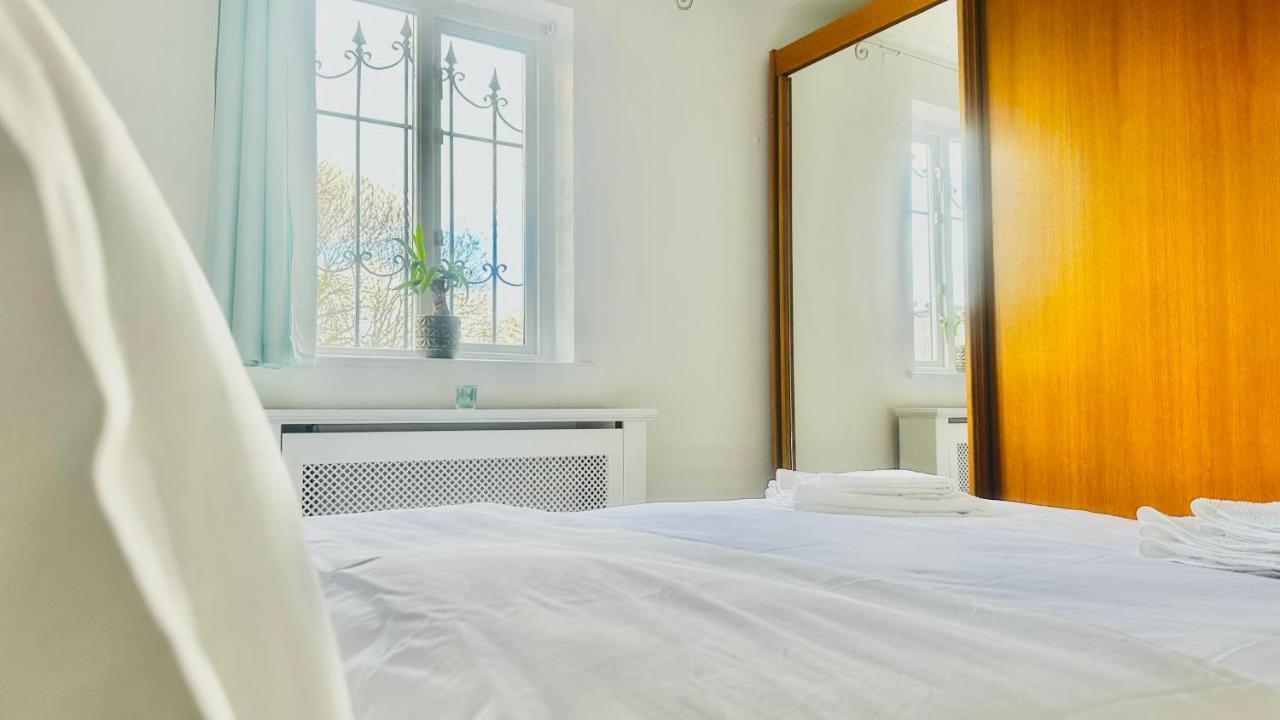 Amazing Location - City Of London- 2 Bedroom Stunning Canal View House With Private Garden,Parking & Balcony Londres Exterior foto