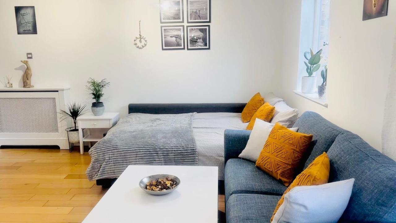 Amazing Location - City Of London- 2 Bedroom Stunning Canal View House With Private Garden,Parking & Balcony Londres Exterior foto