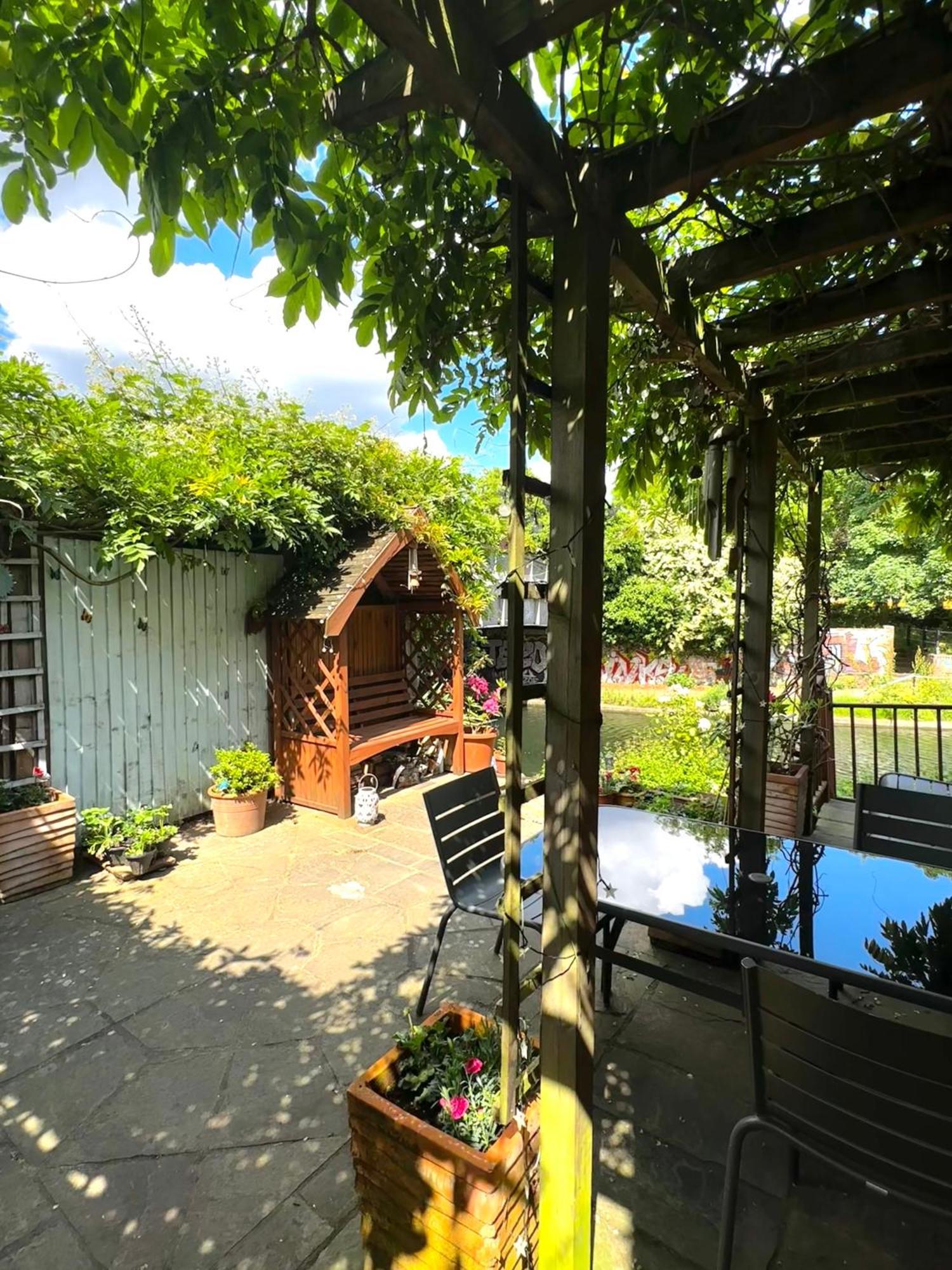 Amazing Location - City Of London- 2 Bedroom Stunning Canal View House With Private Garden,Parking & Balcony Londres Exterior foto